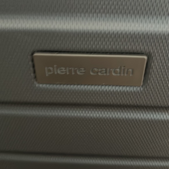 Pierre Cardin suitcase with lock in good condition - Picture 2 of 5